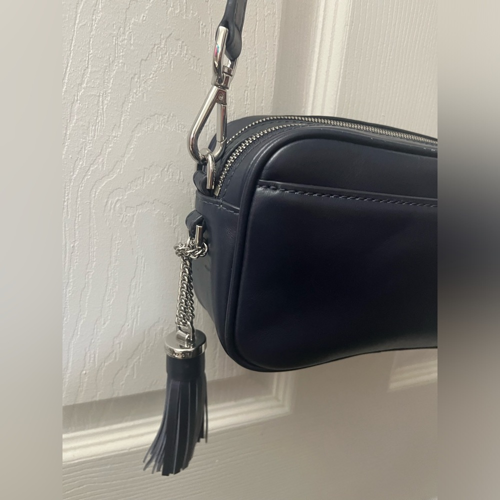 Michael Michael Kors
SIGNATURE TRICOLOR CAMERA
BAG - Picture 14 of 16